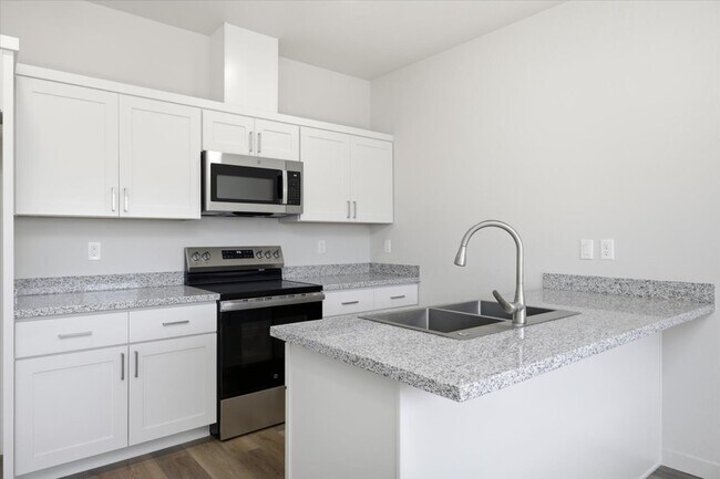 Building Photo - 2028 Sunset Dr