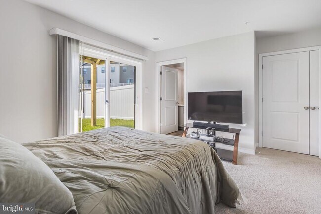 Building Photo - 345 Soft Rush Ln