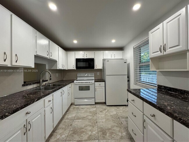 Building Photo - 311 SE 3rd St