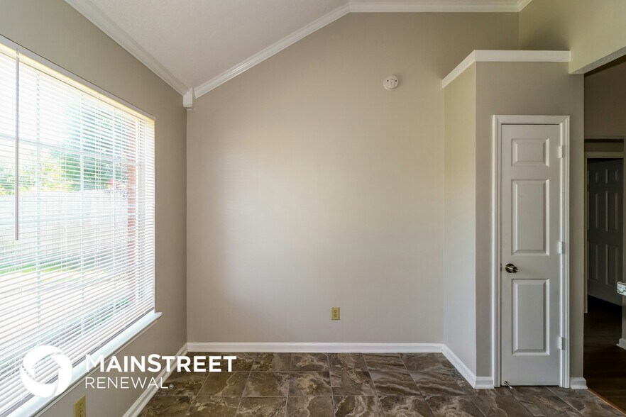 Building Photo - 2202 Stone Stream Dr