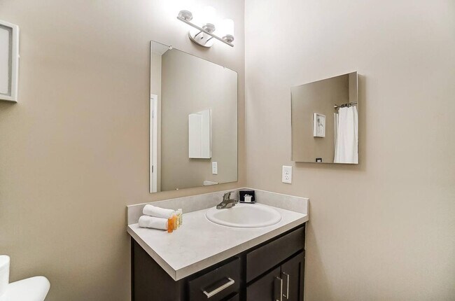 Building Photo - 4788 Holmes St