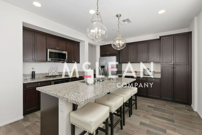 Building Photo - Gorgeous 2-Story 4-Bedroom Home with Loft ...