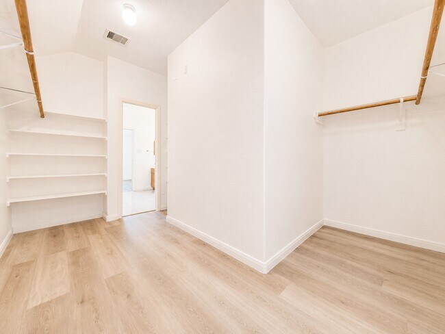 Building Photo - 7219 Brookville Ln