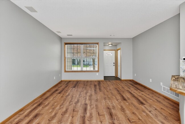 Building Photo - NEAR OTTER CREEK GOLF COURSE!! 2 Bedroom, 1.5 Bathroom in Northeast Ankeny