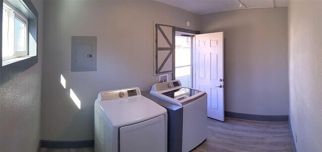 Building Photo - 7617 Delavan Dr