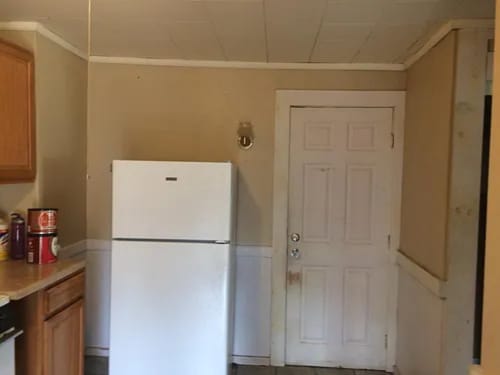 Kitchen - 4059 Church St