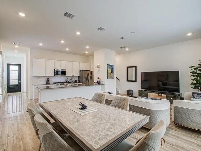 Building Photo - 5502 Amber Brook Ln