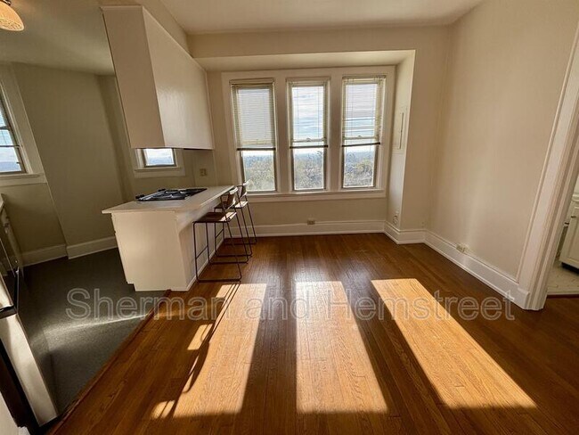 Building Photo - 2068 Walton Wy