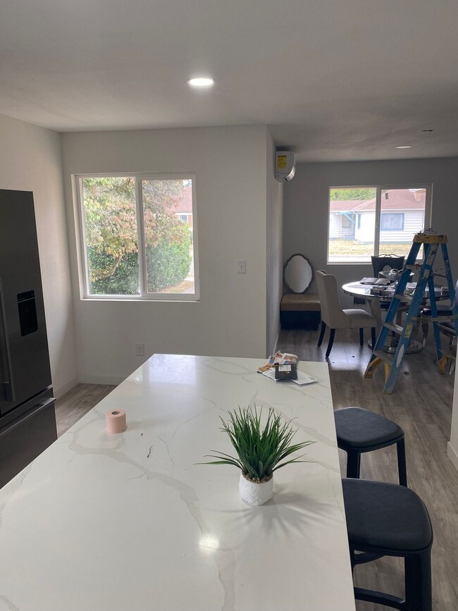 Building Photo - 126 K St NE