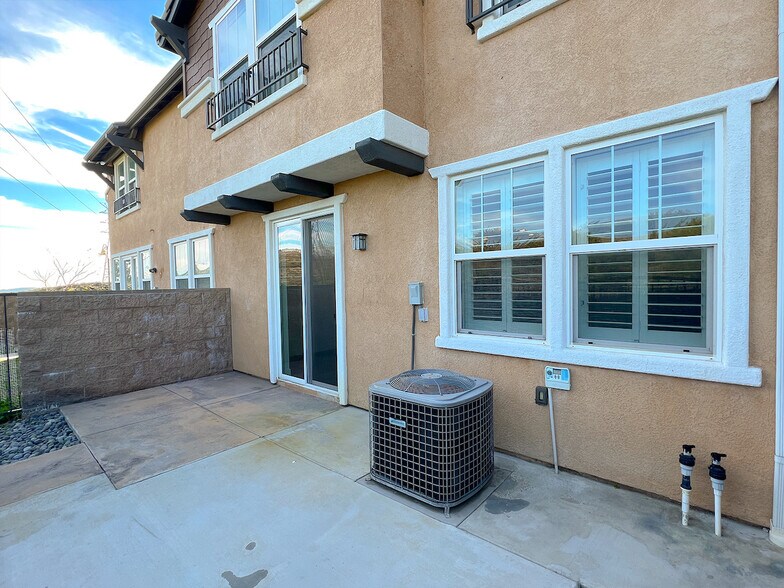 Building Photo - 16710 Nicklaus Dr