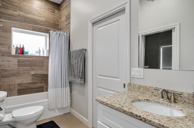 Building Photo - 2248 W Taylor St