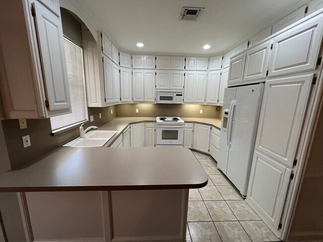 Building Photo - 2212 SW 93rd St