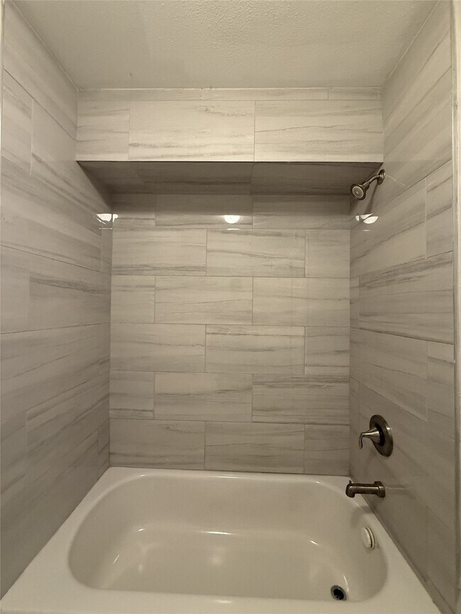 Building Photo - 1824 Thonig Rd