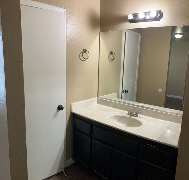 Building Photo - 4505 Endicott Dr