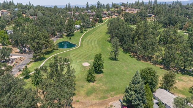 Building Photo - 2 BR w/ Loft