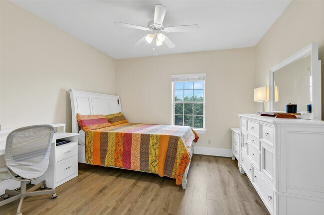 Building Photo - 28606 Rolling Ridge Dr