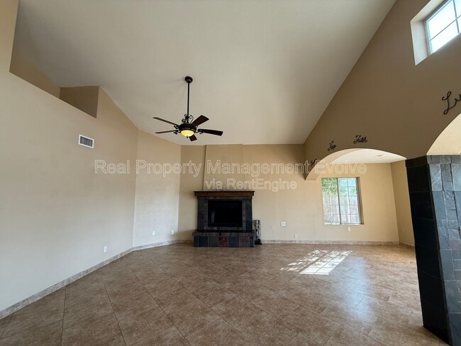 Building Photo - 11003 W Laurelwood Ln