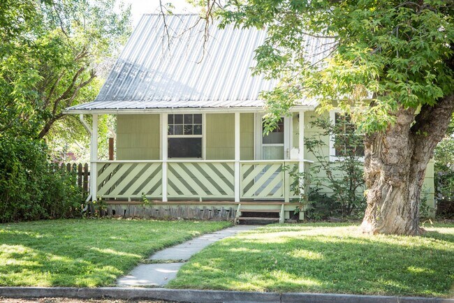 Building Photo - Great 1 bed, 1 bath home