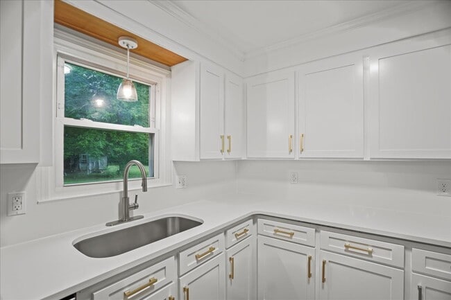 Building Photo - 2321 Queen Ann Rd