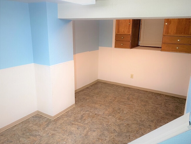 Building Photo - Farwest