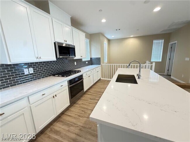 Building Photo - 1741 N Desert Foothills Dr