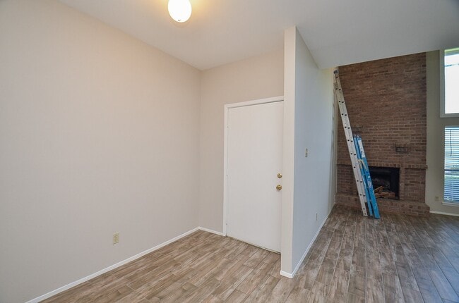 Building Photo - 8355 Wednesbury Ln