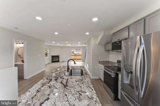 Building Photo - 8213 Roxbury Dr