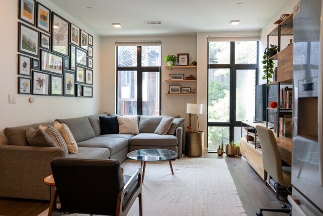 Building Photo - 2 Sinclair Rd