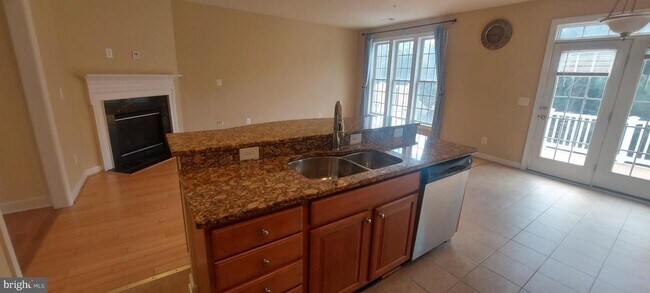 Building Photo - 575 Odendhal Ave