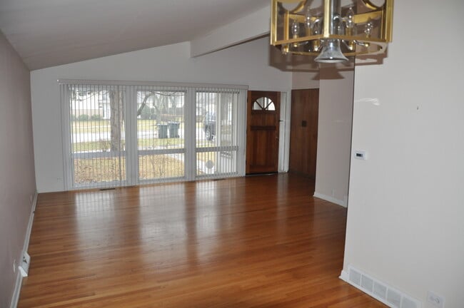 Building Photo - 504 Michael Manor