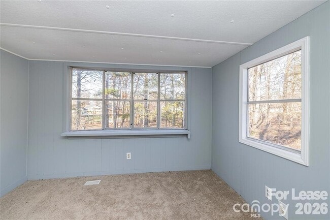 Building Photo - 126 Poe Dr