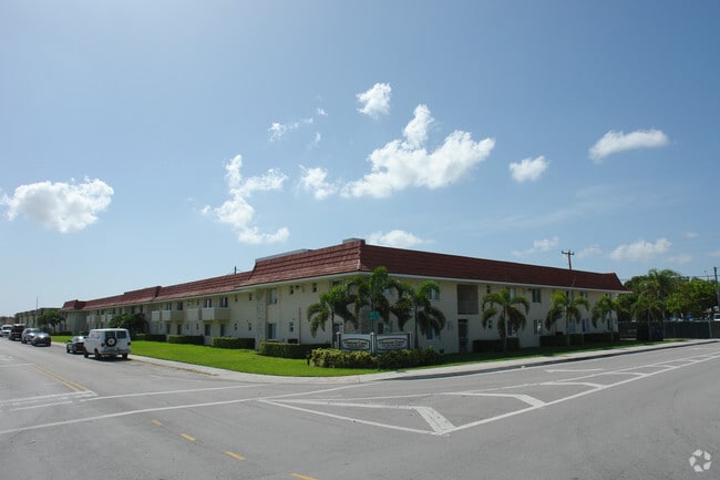 Building Photo - Chateau Coral Apartments
