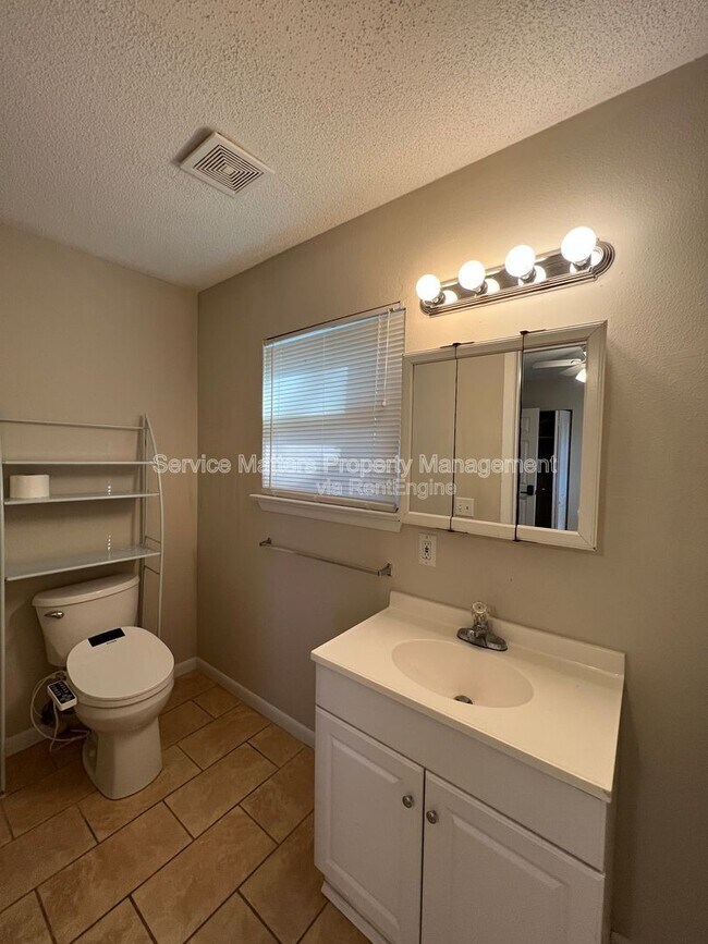 Building Photo - 303 Newcastle Dr