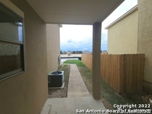 Building Photo - 10527 Hunters Pond
