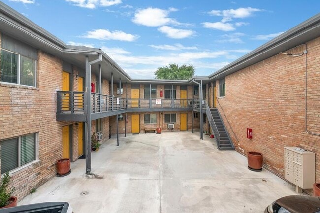 Building Photo - 4811 Oakland St