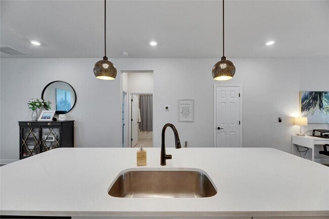 Building Photo - 5541 Del Coronado Dr