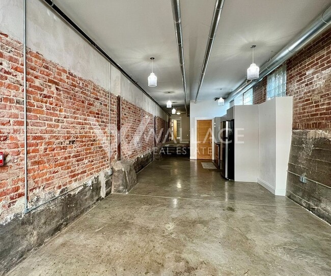 Building Photo - DOWNTOWN LIVING WITH PRIVATE GATED ENTRANC...