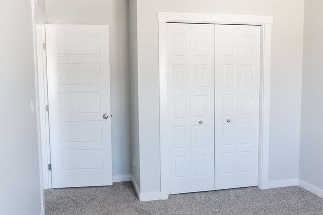 Building Photo - Townhomes at Jericho