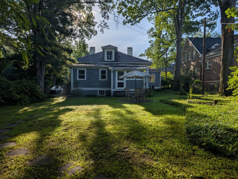 Building Photo - 809 Simpson St