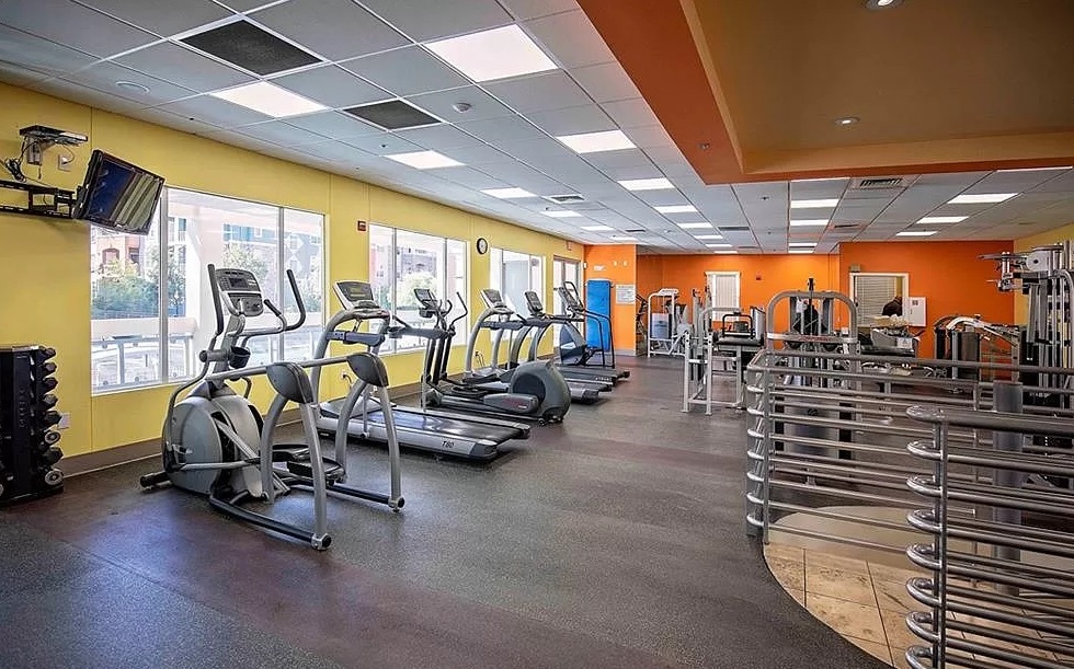 Upscale 3 Bedroom Penthouse Condo 2 Floor Gym - 83 E Agate Ave