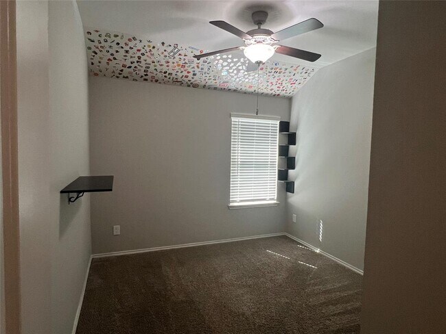 Building Photo - 20363 Green Mountain Dr