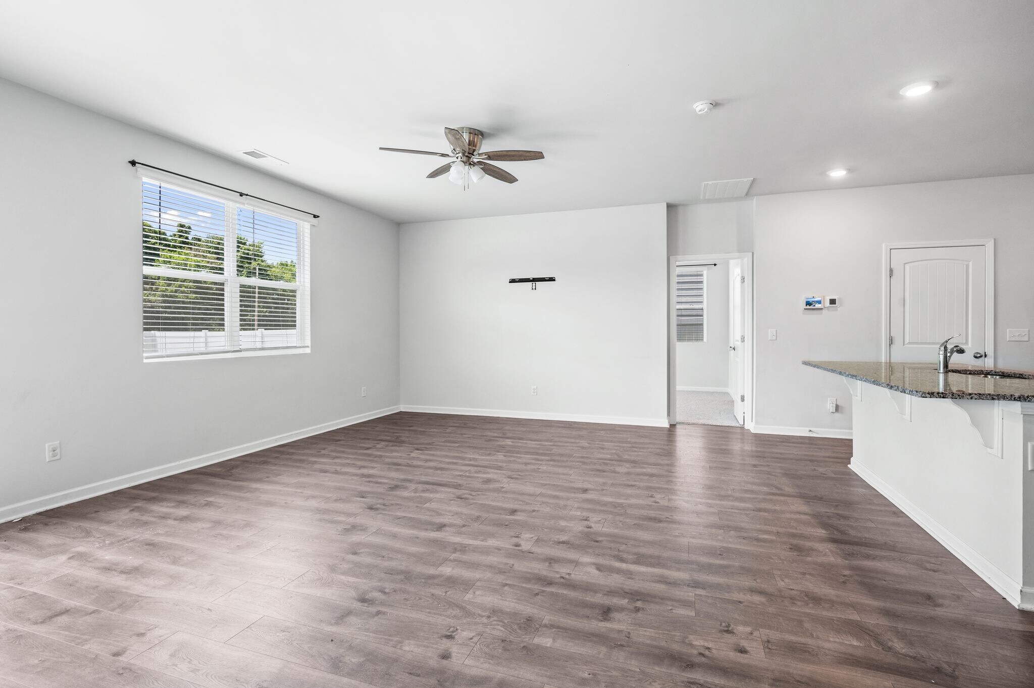 Building Photo - 7277 Sunny Parks Dr