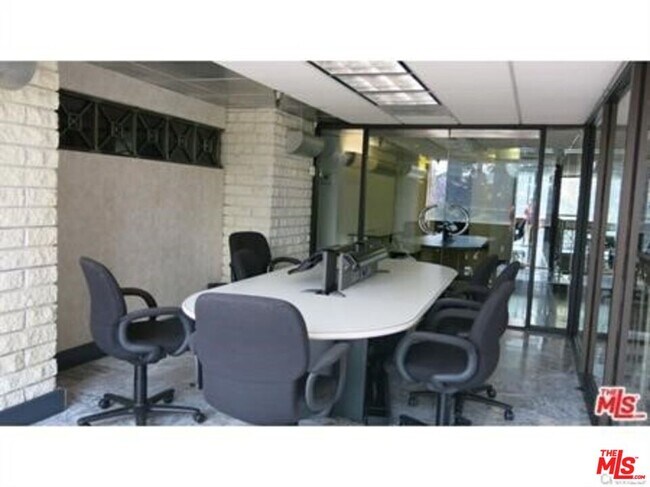Building Photo - 3949 Los Feliz Blvd