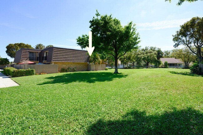 Building Photo - 319 3rd Ct