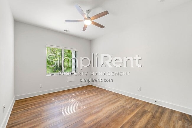 Building Photo - New 4/3 Home in East Point