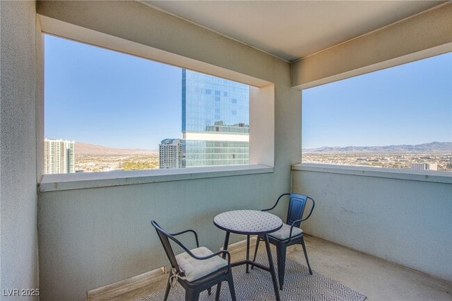 Building Photo - 2700 S Las Vegas Blvd