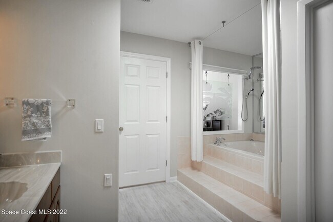 Building Photo - 412 La Costa St