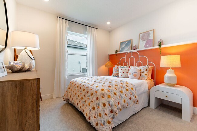 Building Photo - A Luxuriously Furnished 3-Bed, 2-Bath Model Home in Gated Community - Parrish