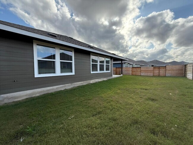Building Photo - 290 Gresham