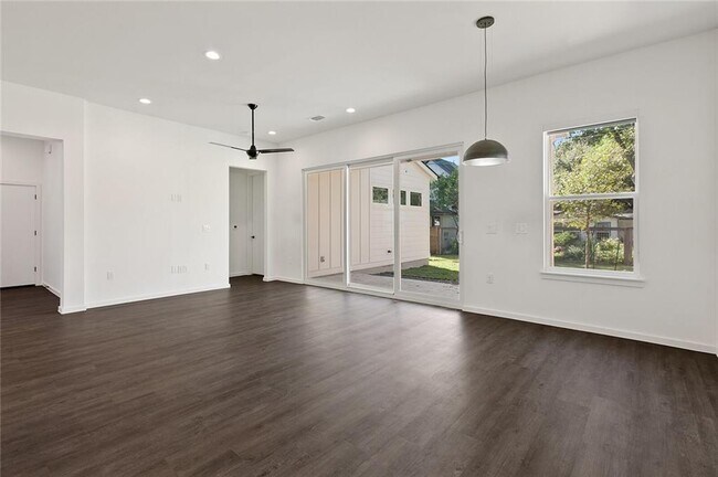 Building Photo - 603 Bissonet Ln